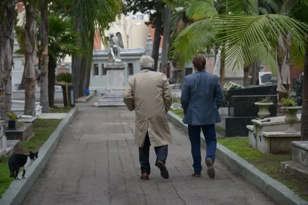 Luis Alberto Lacalle Herrera y Luis Lacalle Pou se retiran el viernes 8 del Cementerio Central, luego de un homenaje a Luis Alberto de Herrera.