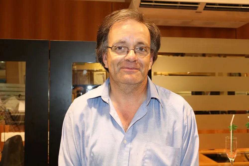 Pablo Barrientos presenta un gran remate.