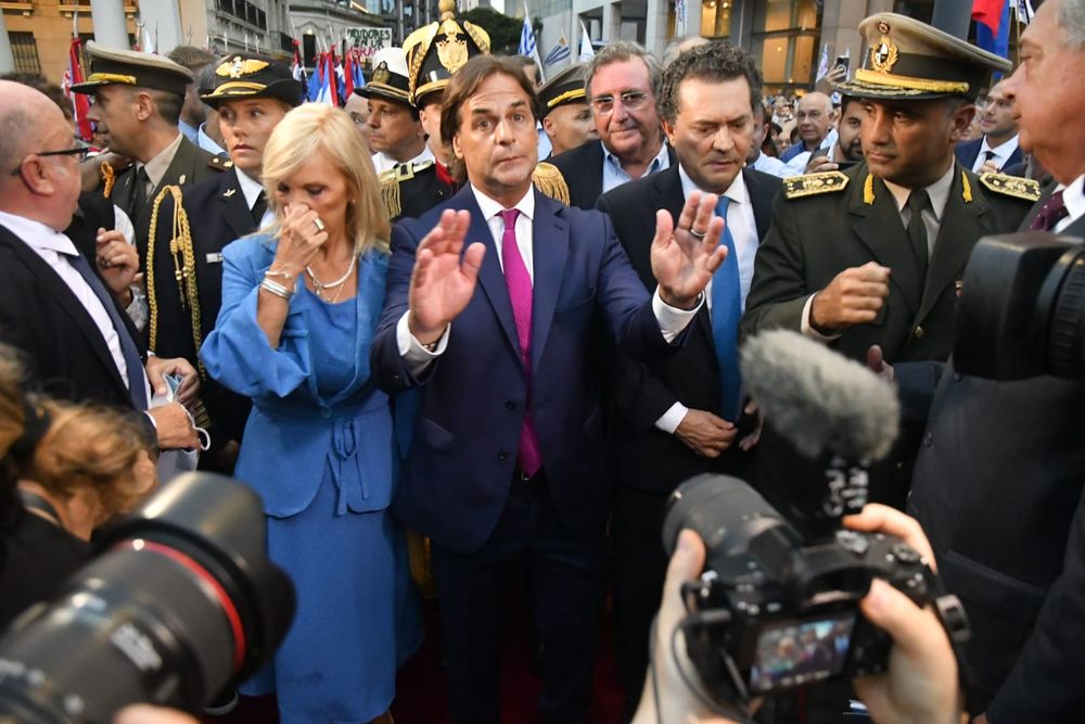 Lacalle Pou pidiendo calma en su despedida, Plaza Independencia&nbsp;