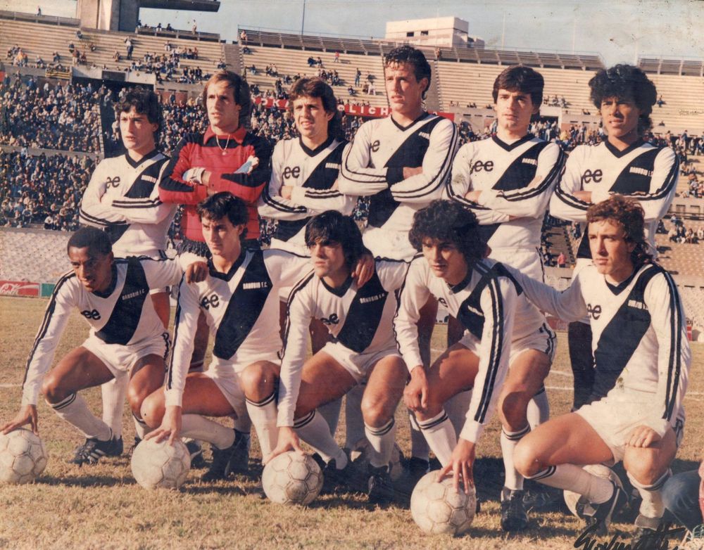 Danubio 1987, un año antes de ser campeón uruguayo y con Luis Cubilla como técnico: arriba, Nelson Cabrera, Jorge Seré, Fernando Rosa, Fernando Kanapkis, Daniel Sánchez y Ruben Pereira; abajo, Edgar Borges, Juan Goñez, Hugo Baldenegro, Ruben Da Silva y Gustavo Dalto