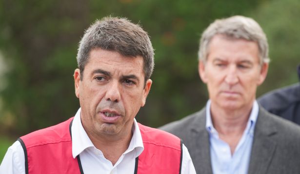 El presidente de la Generalitat Valenciana, Carlos Mazón (i) y el presidente del Partido Popular, Alberto Núñez Feijóo.&nbsp;