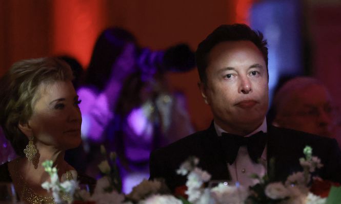 Cállate: dura respuesta de Musk contra un analista que le pidió a Tesla que frene su activismo político