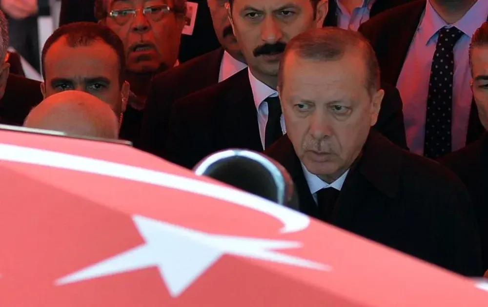 Presidente de Turquía, Recep Tayyip Erdogan, asiste al funeral de un soldado asesinado, Turquía