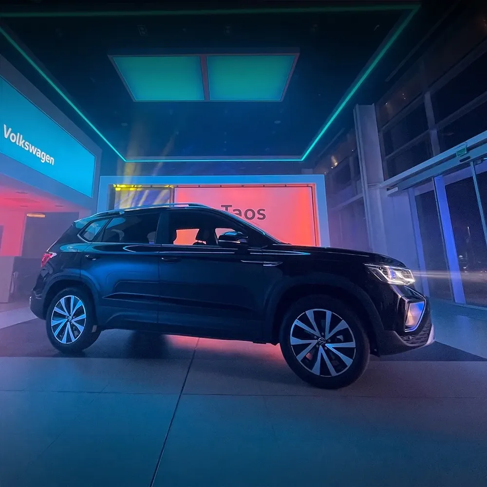 Llega a Uruguay en 2 versiones de equipamiento: Comfortline y Highline, ambas con motor 250 TSI, caja automática de seis velocidades y tracción delantera.