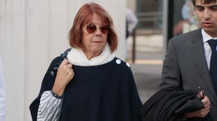 Gisèle Pelicot llegó al  juicio contra su exmarido Dominique Pelicot.