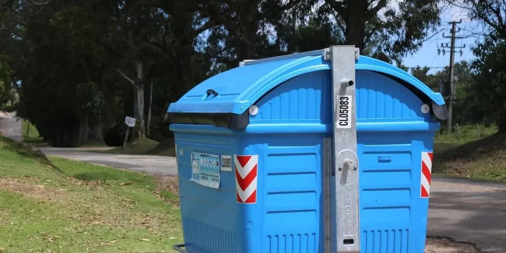 Contenedor de residuos en Camino Los Ceibos, Maldonado.