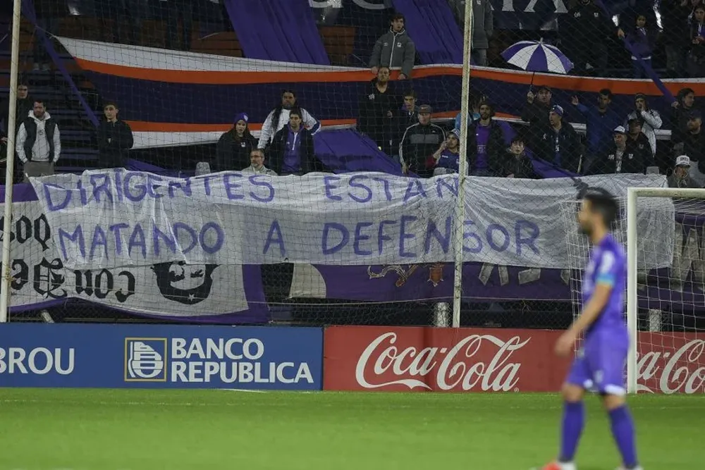 Parte de la parcialidad de Defensor Sporting, no está conforme con la Directiva
