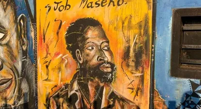 Un mural recuerda a Maseko en su ciudad natal de Springs
