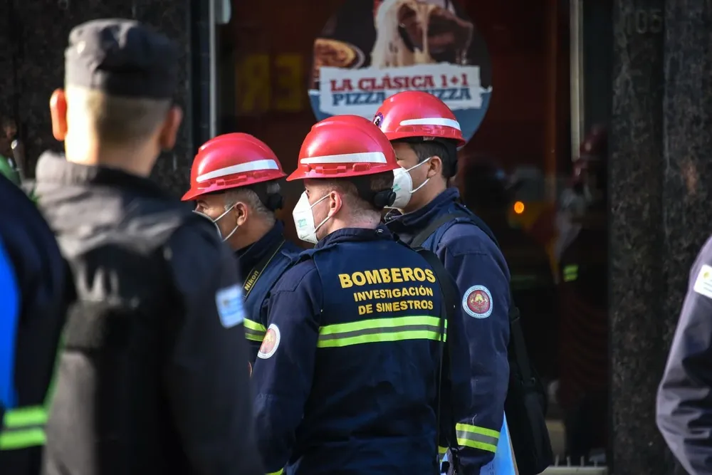 Bomberos que trabajaron en apagar el incendio