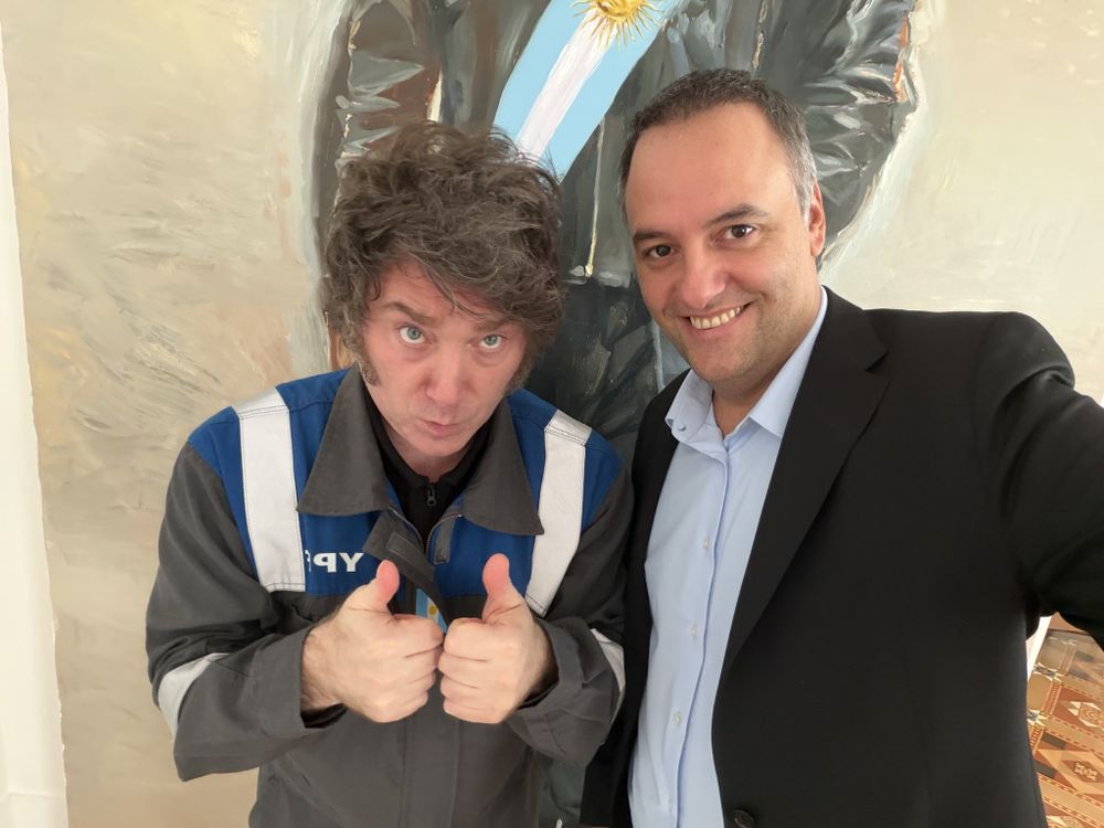 Javier Milei se mostrará nuevamente con Manuel Adorni.