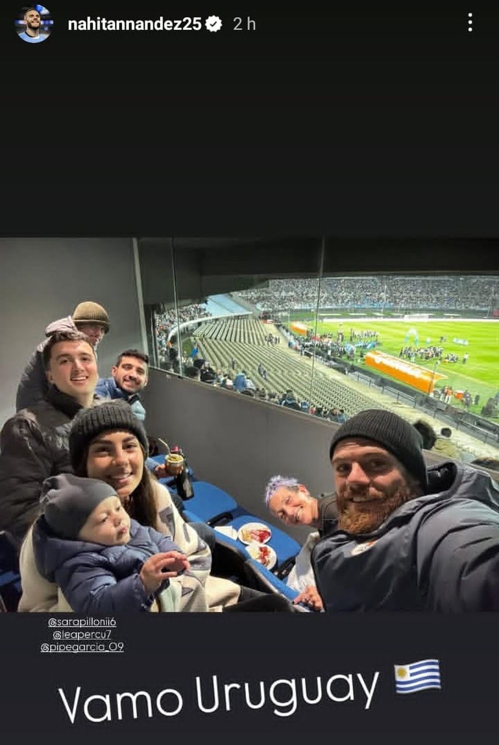 Nahitan Nández junto a su familia Nahitan Nández junto a su familia