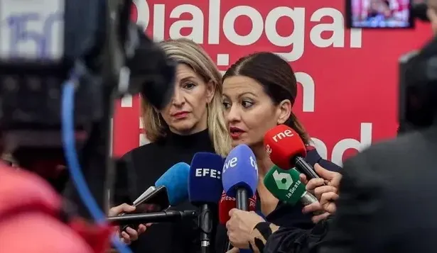 a ministra de Juventud, Sira Rego (IU), junto a la líder de Sumar, la vicepresidenta Yolanda Díaz