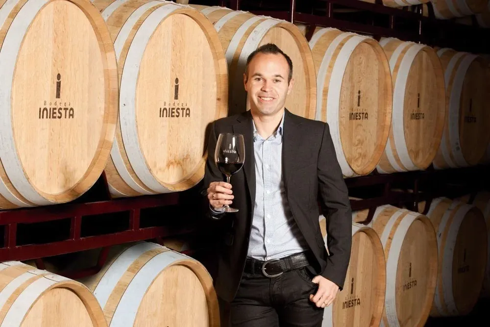 El 10% de los ingresos de Iniesta provienen de sus negocios por fuera del fútbol