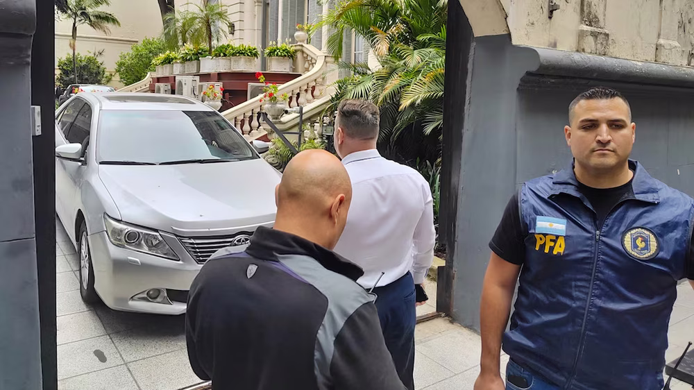 El segundo auto de los diplomáticos rusos fue guardado en la embajada