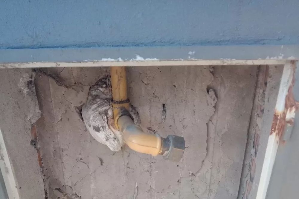 La Plata: un delincuente robó los medidores de gas y dejó a un barrio completo sin calefacción