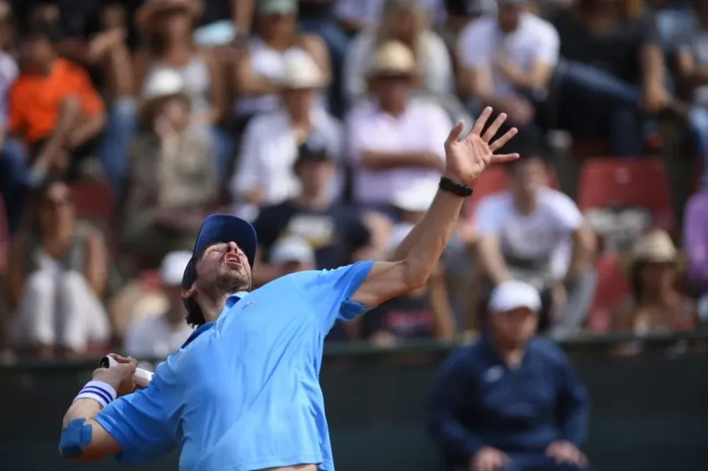 Un saque de Pablo Cuevas