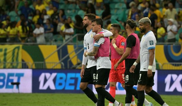 Rodrigo Aguirre junto a Nicolás Fonseca y Rodrigo Bentancur