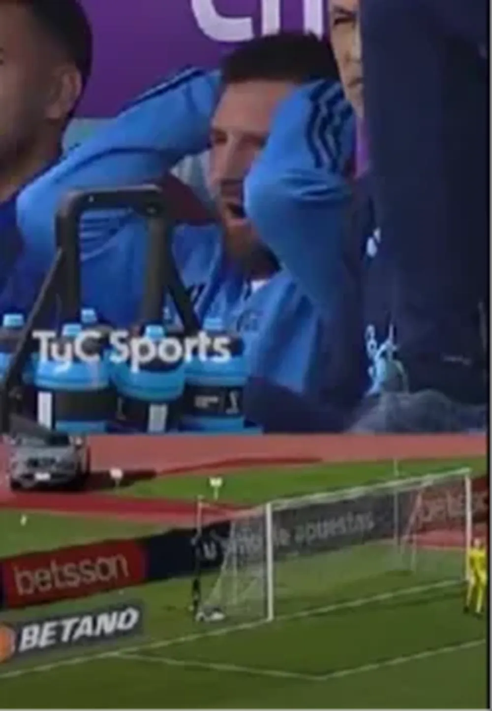 Messi se tomó la cabeza ante una situación fallida