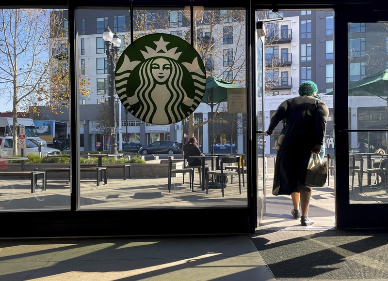 Starbucks anuncia el cierre de 250 tiendas en Norteamérica, el segundo ajuste en un año