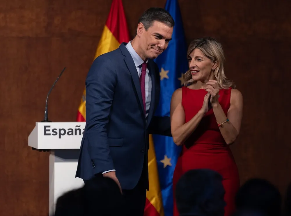 El presidente del Gobierno en funciones, Pedro Sánchez y la líder de Sumar y vicepresidenta segunda del Gobierno y ministra de Trabajo en funciones, Yolanda Díaz.