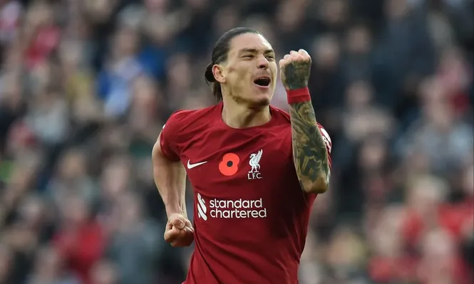 Darwin Nüñez ya vuelve en Inglaterra con Liverpool