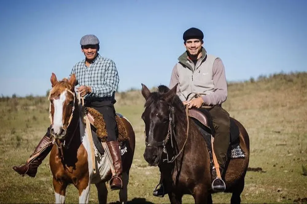 Ronald Araujo y su padre cuando estuvo de vacaciones en Rivera hace un tiempo