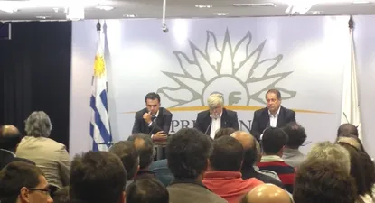 El Observador | Orsi, Bonomi y Ezquerra en la conferencia de prensa