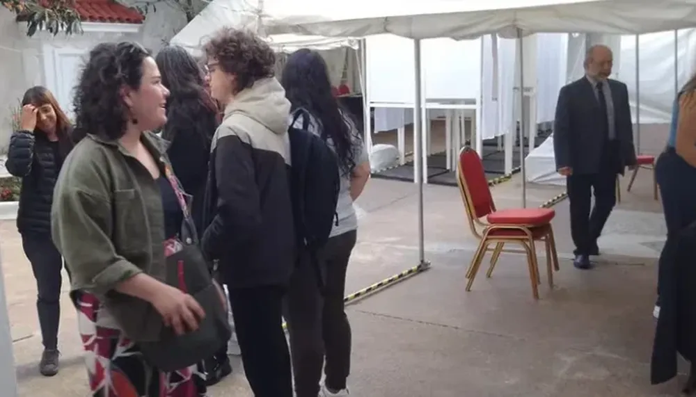 Avanza la votación de los argentinos en el exterior