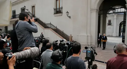 Piñera ofrece una conferencia un día después de que fue mencionado en los Pandora Papers, en el palacio presidencial de La Moneda, Santiago