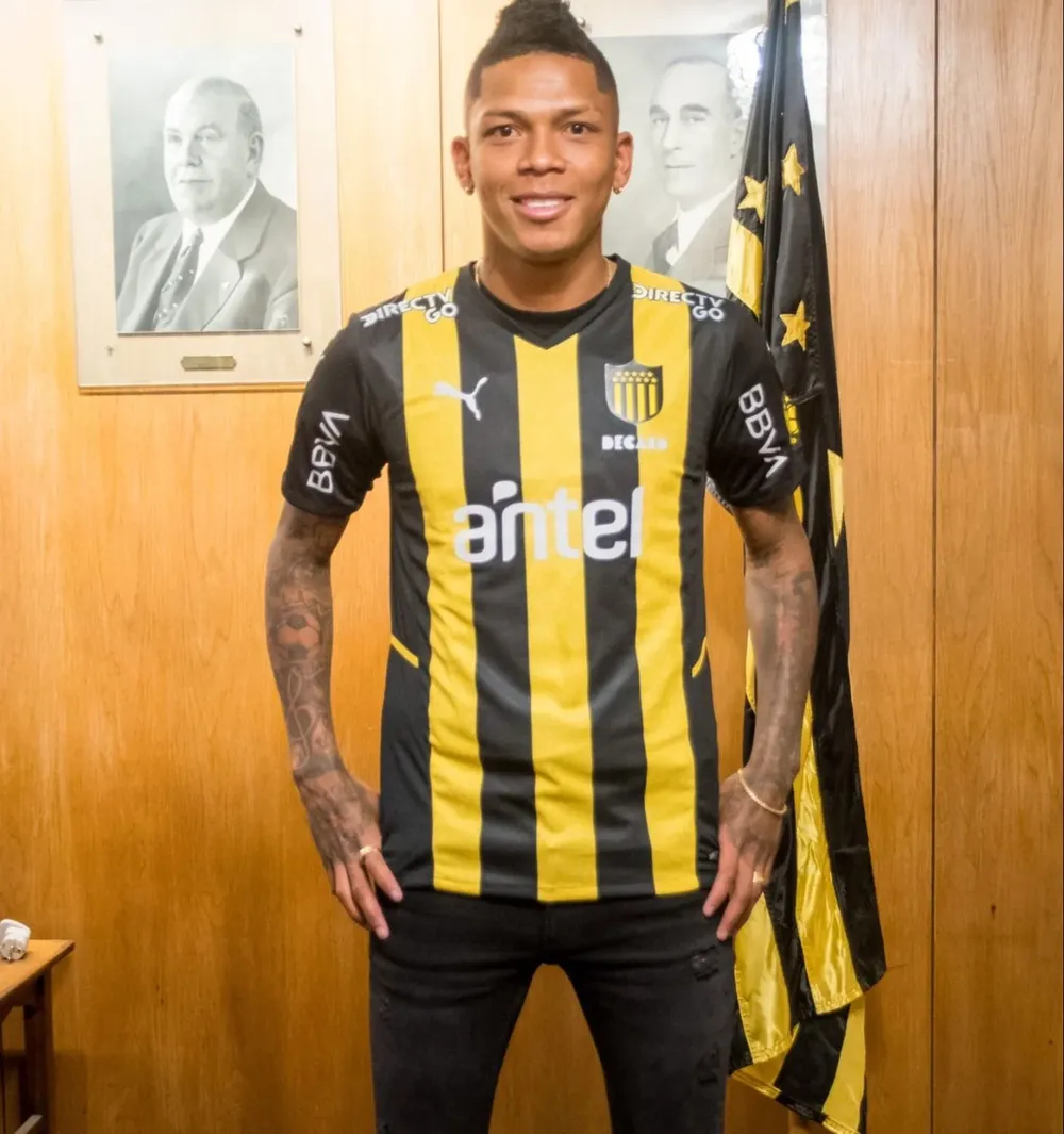 El ecuatoriano Billy Arce firmó contrato con Peñarol