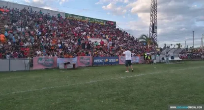 Así estuvo el Dickinson para el partido de Cavani