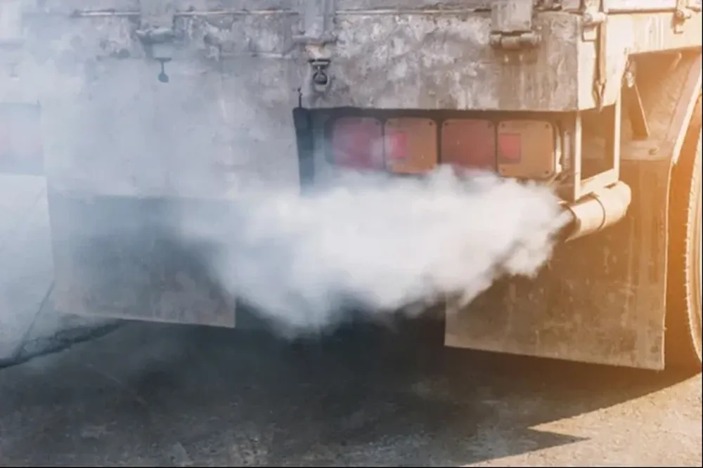 El programa incorpora mediciones de emisiones del pozo a la rueda y eleva los estándares de sostenibilidad obligatorios para los vehículos comercializados.