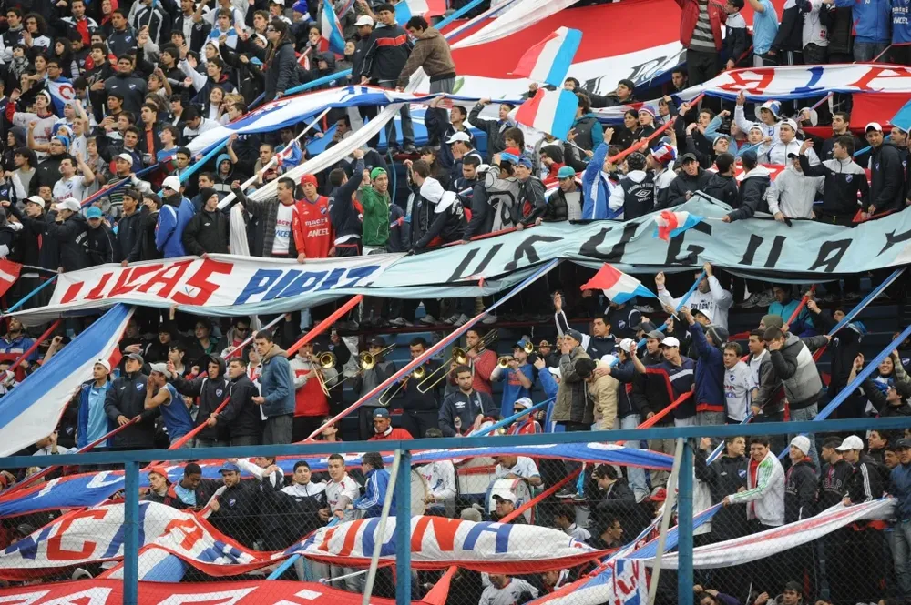 Hinchada de Nacional en el Parque Cental