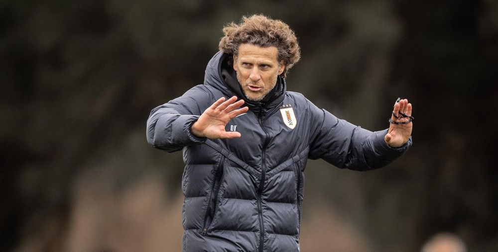 Diego Forlán, entrenador de la selección uruguaya