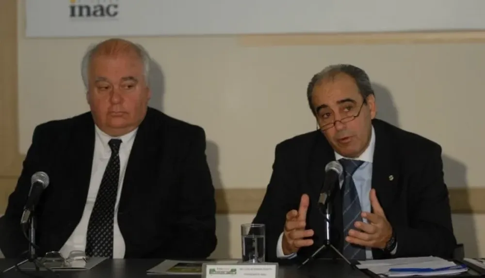 Fernando Pérez Abella (izq) y Alfredo Fratti representantes del Poder Ejecutivo en INAC