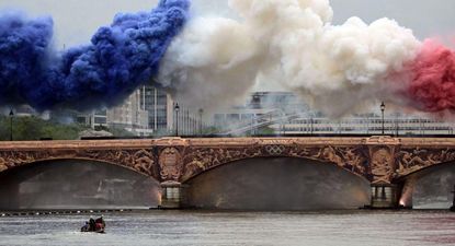 El río Sena se llenó de color, música y baile en la inauguración de los Juegos.