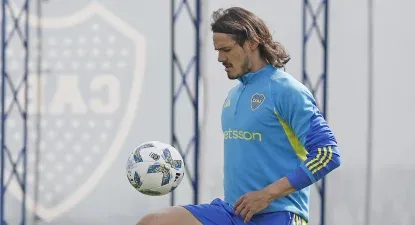 Edinson Cavani trabajó con pelota