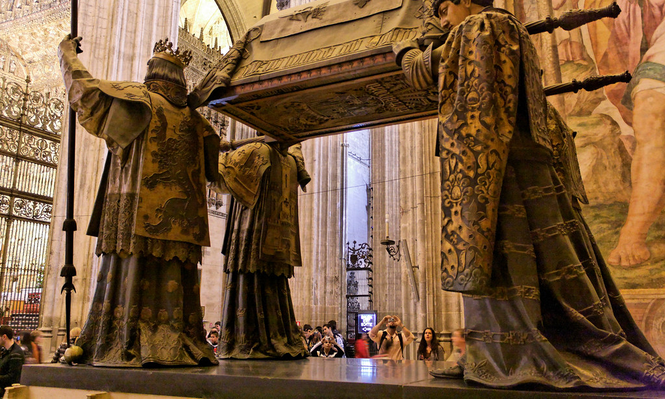 Tumba de Cristóbal Colón en la catedral de Sevilla.