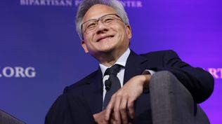 El CEO de Nvidia, Jensen Huang, deberá capear la guerra comercial que desatará el nuevo presidente Donald Trump. Aunque afectará su negocio, difícilmente amenace el coloso tecnológico que construyó en estos años. El mundo avanza en la dirección en la que se mueve.&nbsp;