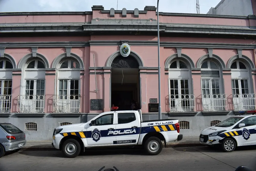 Fachada de la Seccional 1ª, próxima a la Jefatura de Policía de Maldonado