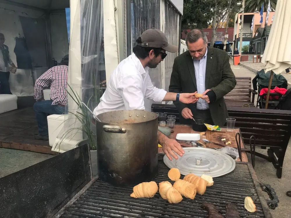 Delgado y un almuerzo improvisado.