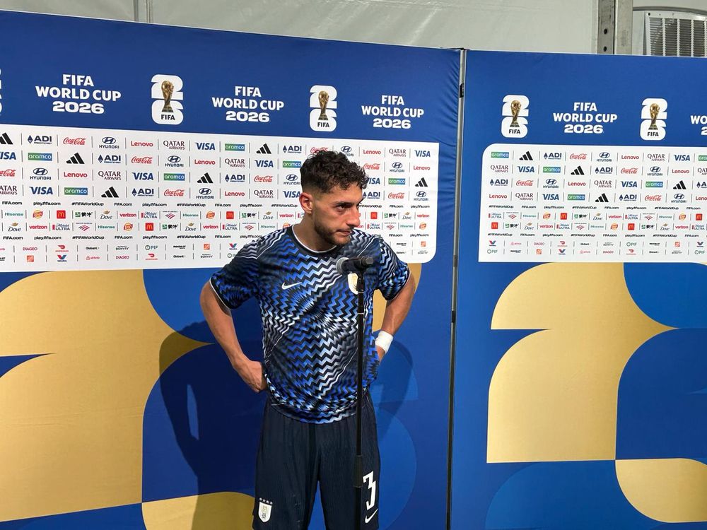 Sebasti&aacute;n C&aacute;ceres en zona mixta tras el empate ante Cabo Verde