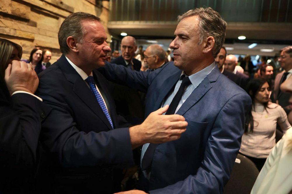 Álvaro Delgado y Yamandú Orsi en la Noche de los Cristales Rotos 2024.jpeg