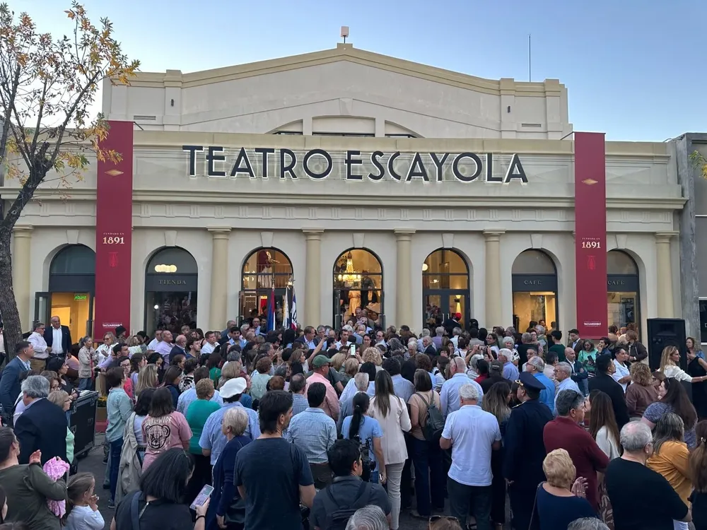 Reinauguración del Teatro Escayola