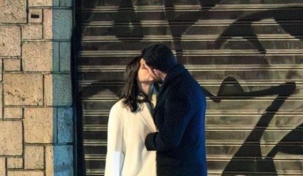 El beso de Ana de Armas y Manuel Anido.