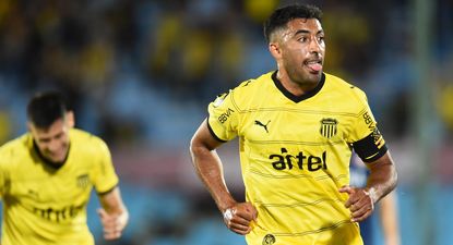 Maximiliano Olivera celebra su gol, que le dio la victoria a Peñarol contra Albion