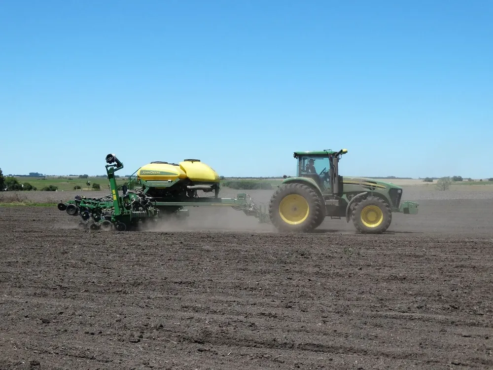 Labores agrícolas en campo de Uruguay.