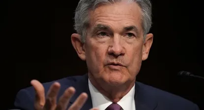 Powell dijo que quedan varios años de sólido empleo y baja inflación en EEUU