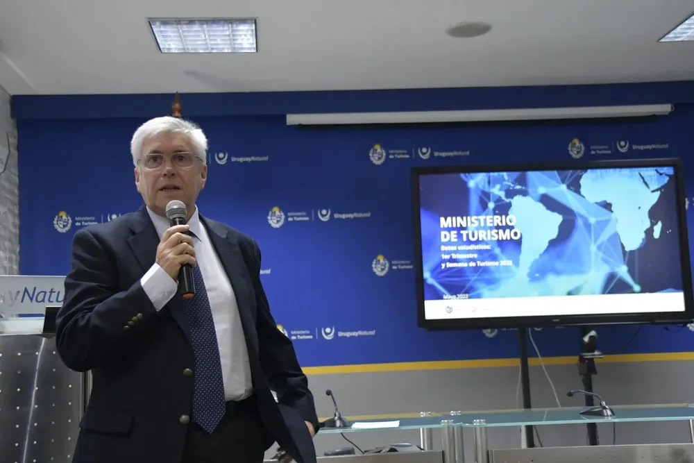 Tabaré Viera, ministro de Turismo