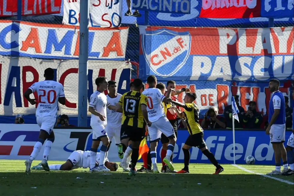 Así empezó todo en el minuto 31 después de una falta de Cepillo González contra Yonathan Rodríguez